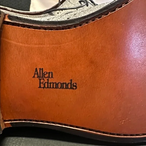 Allen Edmonds Men display picture 2